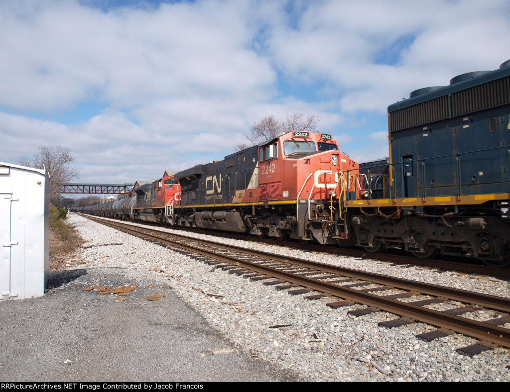 CN 2242